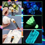 Farfalle fluorescenti che si illuminano al buio, utilizzate come decorazioni scientifiche e oggetti decorativi luminosi.