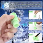 Oggetto scientifico a forma di pallina di ghiaccio, ideale per esperimenti di fisica e chimica, con istruzioni passo passo per il suo utilizzo.