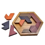 Set di pezzi di legno colorati e una cornice in legno per creare puzzle scientifici e decorativi, ideale per stimolare la mente e l'apprendimento.