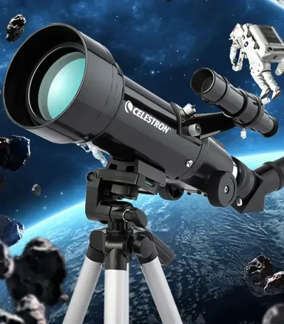 Telescopio astronomico Celestron con astronauta nello spazio, tra asteroidi e pianeti, ideale per appassionati di astronomia e decorazioni scientifiche.