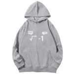 Felpa con cappuccio grigia con simbolo matematico e citazioni sulla complessità delle equazioni.