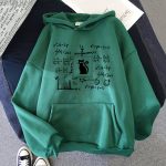 Felpa verde con grafici matematici e simboli scientifici, ideale per appassionati di scienza e matematica, perfetta per uno stile casual e originale.