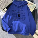 Felpa blu con grafici matematici e simboli scientifici, logo di un gatto al centro, ideale per appassionati di scienza e tecnologia.