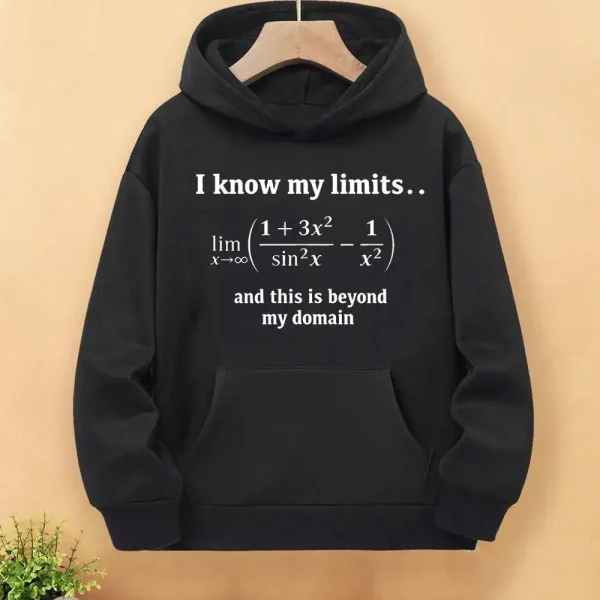 Felpa nera con scritta matematica "I know my limits... and this is beyond my domain" perfetta per appassionati di matematica e scienza.