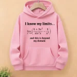 Felpa rosa con citazione matematica e limite, perfetta per appassionati di scienza e matematica, stile casual e originale.