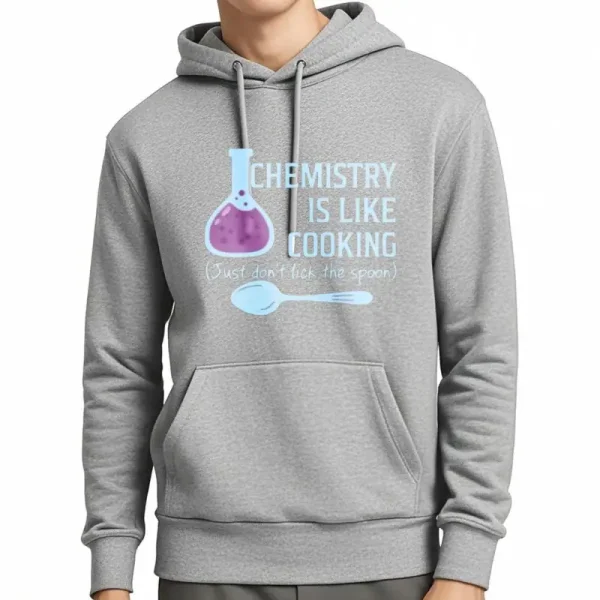 Felpa con cappuccio grigia con slogan scientifico "La chimica è come la cucina" illustrata con una fiala e un cucchiaio, perfetta per gli amanti della scienza e della moda casual.