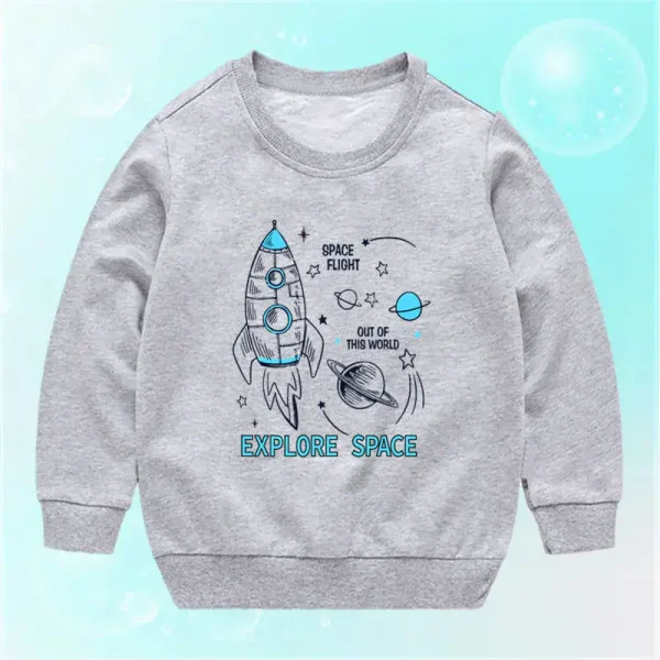Felpa grigia per bambini con illustrazione di razzo e pianeti, ideale per gli amanti dello spazio e della scienza.