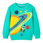 Felpa per bambini con stampa spaziale, astronauta, razzo e pianeti colorati su sfondo azzurro, ideale per appassionati di scienza e spazio.