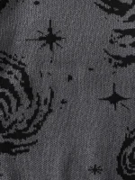 Tessuto con stampa di stelle e galassie in stile astronomico, ideale per decorazioni scientifiche e abbigliamento tematico. Design dettagliato e moderno, perfetto per appassionati di spazio.