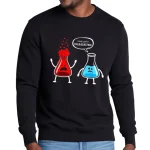 Felpa nera con illustrazione di due provette di chimica antropomorfizzate, una arrabbiata e l'altra che ride, con il testo "Thank you’re OVERREACTING".