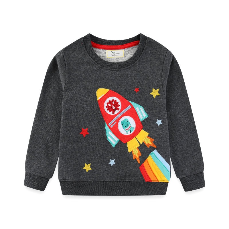 Veste per bambini con stampa razzo spaziale Veste per bambini con stampa di un razzo spaziale colorato, ideale per gli appassionati di scienza e spazio. Realizzata in tessuto morbido e confortevole, perfetta per le giornate fredde.