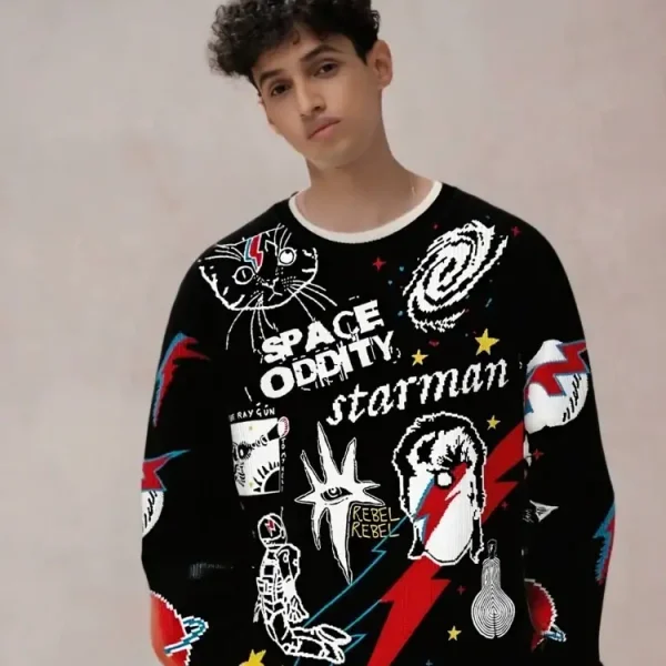 Un giovane ragazzo che indossa un maglione con motivi spaziali, pianeti, astronauti e temi cosmici, illustrando la moda ispirata alla scienza e all'universo.