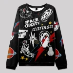 Maglione nero con stampe di elementi astronomici e spaziali, tra cui pianeti, astronavi, razzi e simboli scientifici, ideale per appassionati di scienza e spazio.