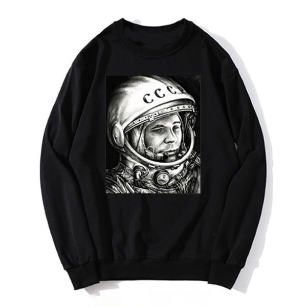 Indumento nero con immagine in bianco e nero di Yuri Gagarin, primo uomo nello spazio, indossando una tuta spaziale e un casco.