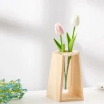 Tulipano decorativo in legno e vetro con fiori in tessuto, perfetto come oggetto decorativo scientifico.