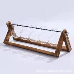 Set di beute di vetro con supporto in legno per esperimenti scientifici e decorazioni.
