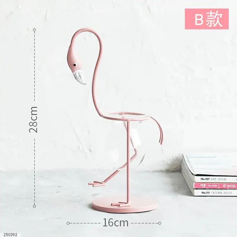 Foca decorativa in metallo rosa, altezza 28 cm e larghezza 16 cm, perfetta come oggetto decorativo scientifico o da collezione.
