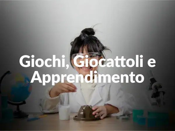 Bambina con occhiali da laboratorio che gioca con un modello di vulcano in laboratorio, simbolo di giochi educativi e oggetti scientifici per l'apprendimento.